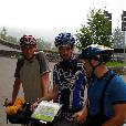 MTB_expedice/2006.07-2-Pyrenees/fotky/026-Pyrenees-Col_d'Aubisque-porada_Paja+Misak+Franta_(Matta_foto).jpg