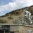 MTB_expedice/2006.07-2-Pyrenees/fotky/057-Pyrenees-Col_du_Tourmalet-vrcholek_(Vasek_foto).jpg